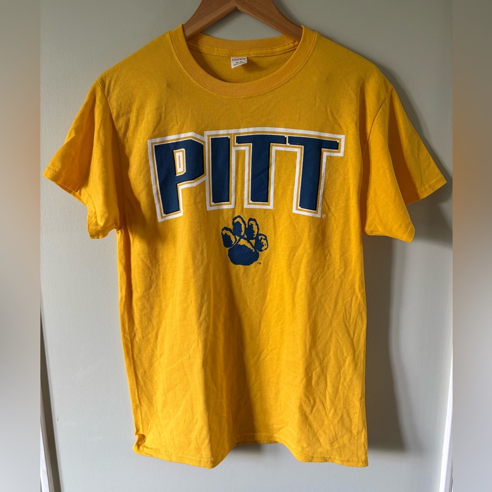 NWOT Hanes PITT Yellow Sports T-Shirt 100% Cotton Size M